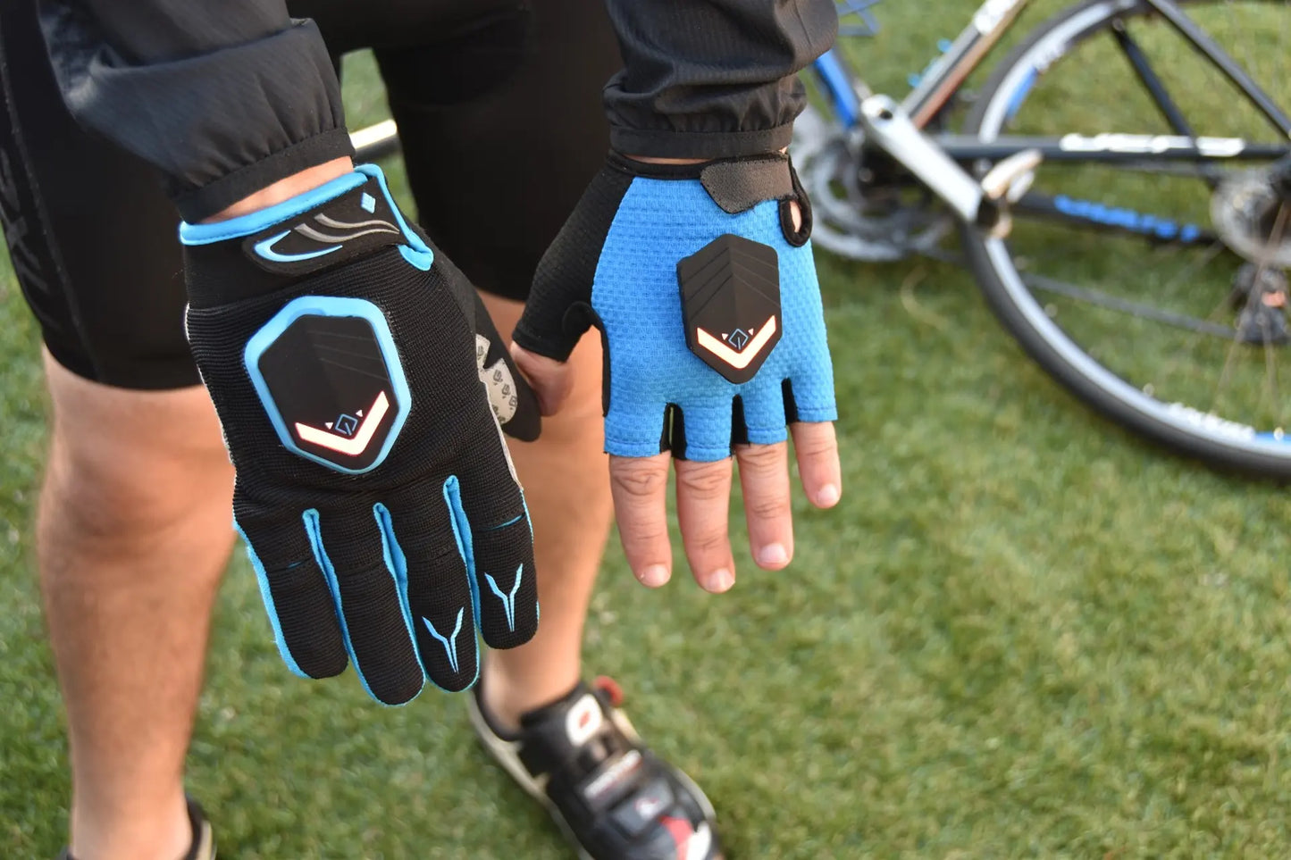 Flashy cycling gloves feature automatic LED turn indicators